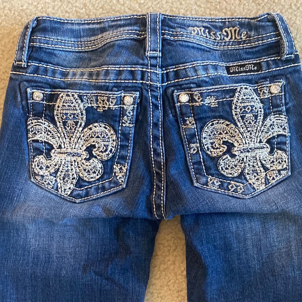 Miss Me Girls Capris Fluer De Lis Embroidered